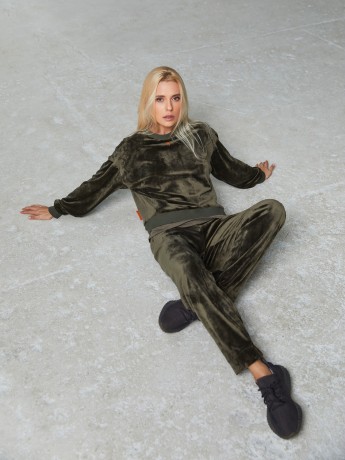 Брюки хаки велюровые на манжете - Основные контакты 