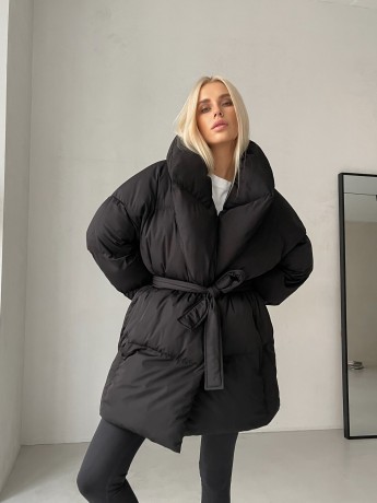 Пуховик с объёмным воротником - Основные контакты 